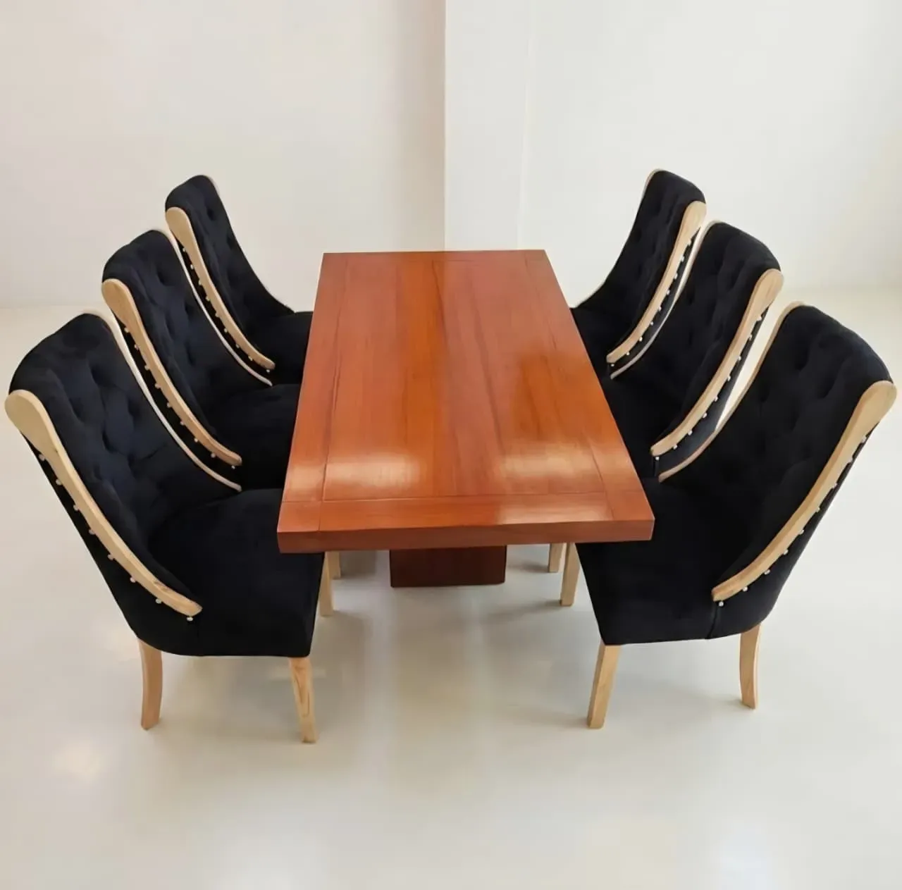 Silla Huevo con moldura