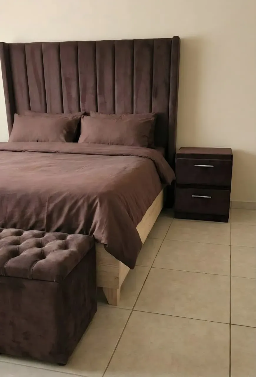 Buró modelo uno con aditamentos