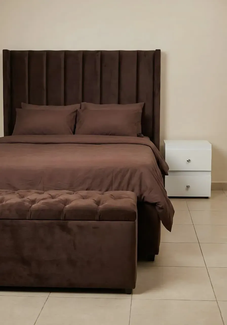 Buró modelo cuatro con aditamentos